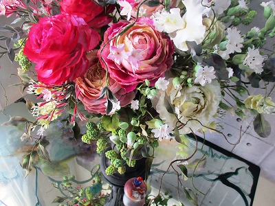 クレイアートの真紅の薔薇 2024.12.12 真紅の薔薇🌹🌹🌹 豪華です❤️ 年の瀬やなぁ